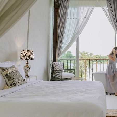 White Wall Riverfront Hotel Kamphaeng Phet Eksteriør billede