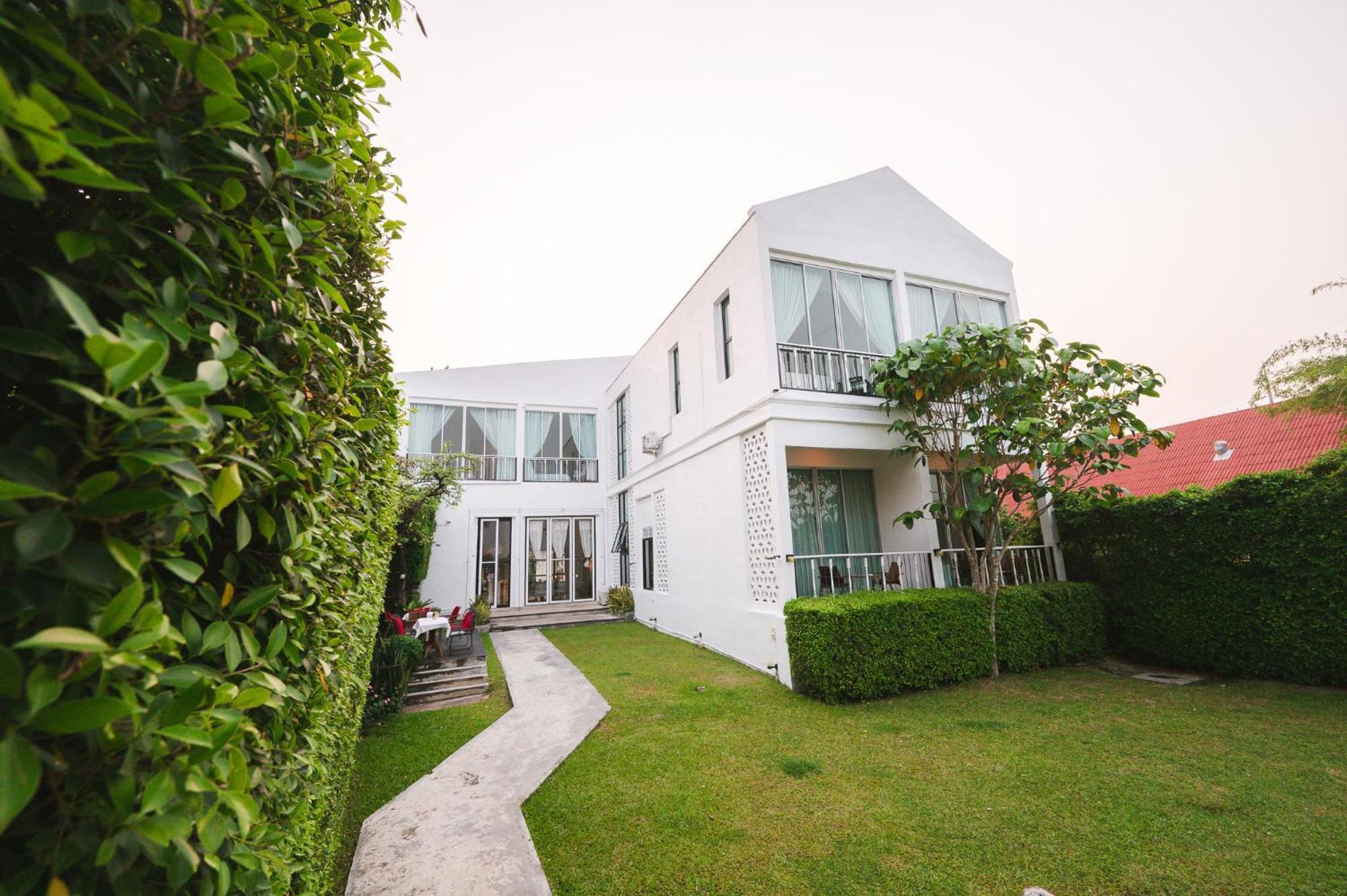 White Wall Riverfront Hotel Kamphaeng Phet Eksteriør billede