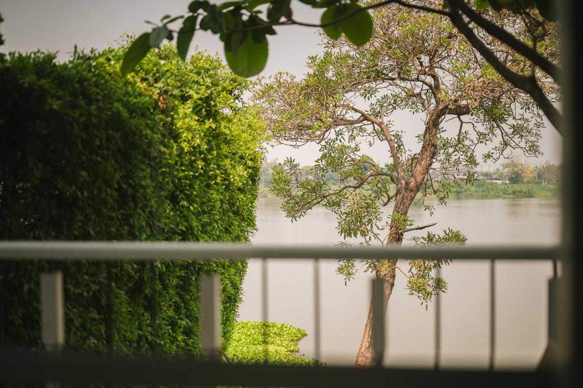 White Wall Riverfront Hotel Kamphaeng Phet Eksteriør billede