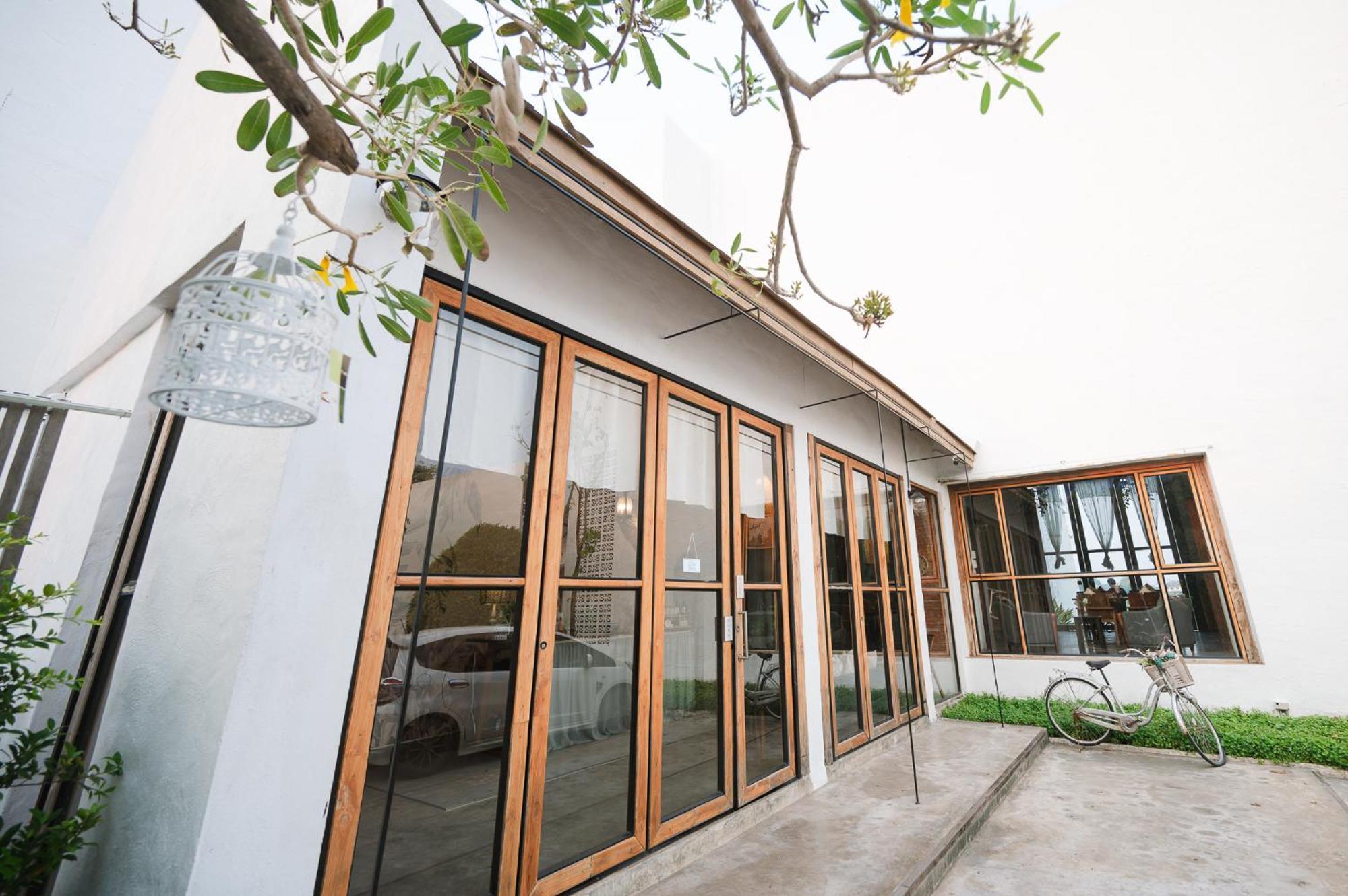 White Wall Riverfront Hotel Kamphaeng Phet Eksteriør billede