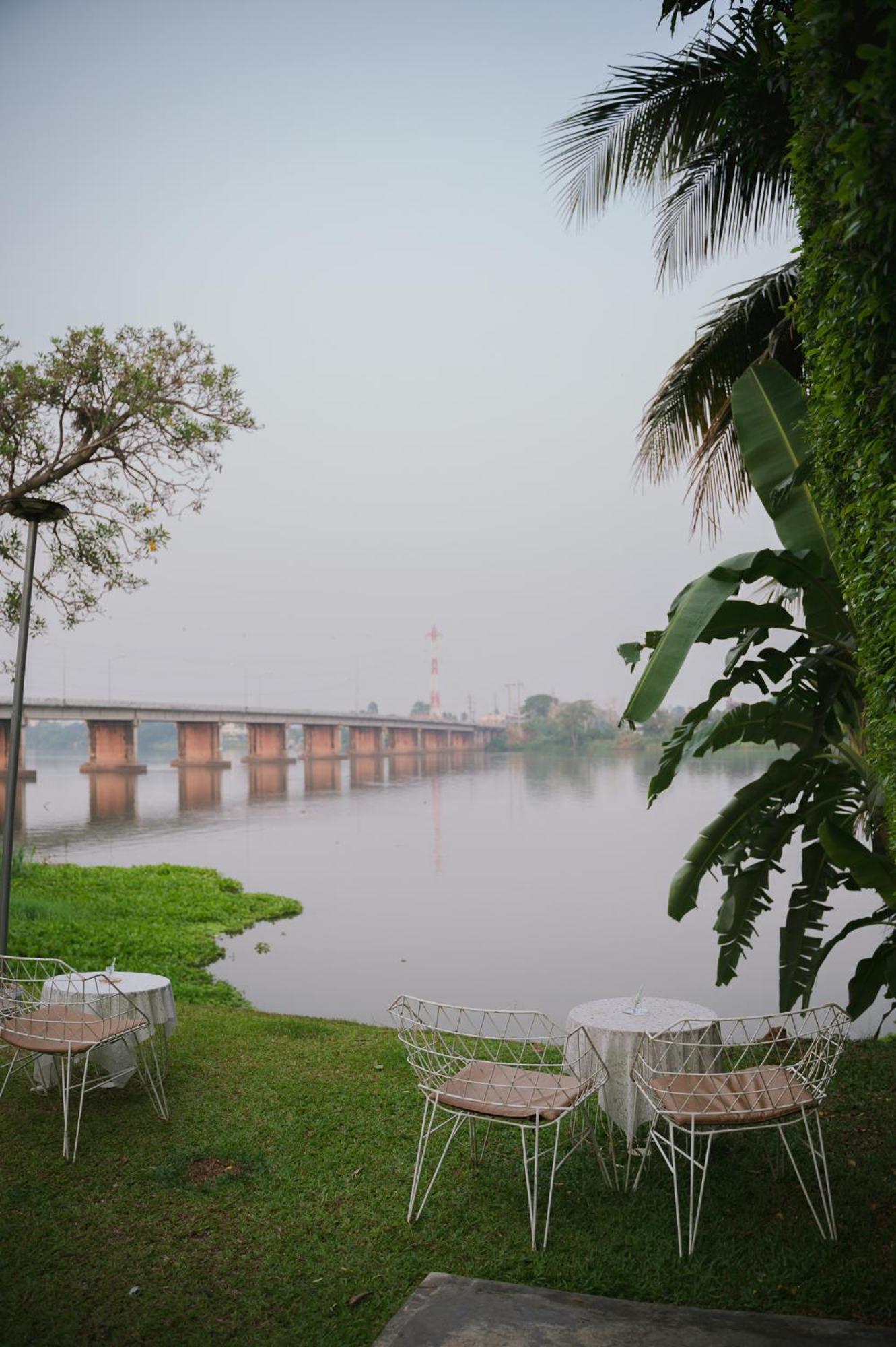 White Wall Riverfront Hotel Kamphaeng Phet Eksteriør billede