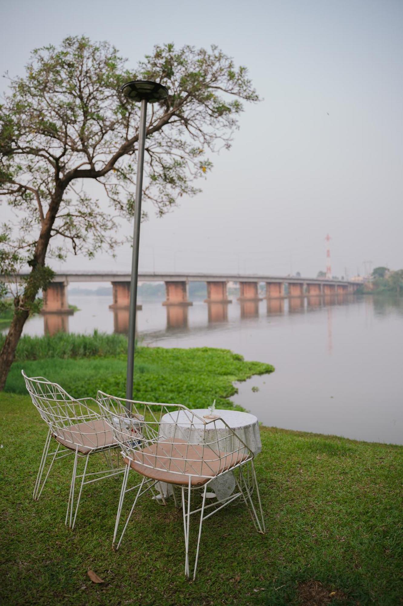White Wall Riverfront Hotel Kamphaeng Phet Eksteriør billede
