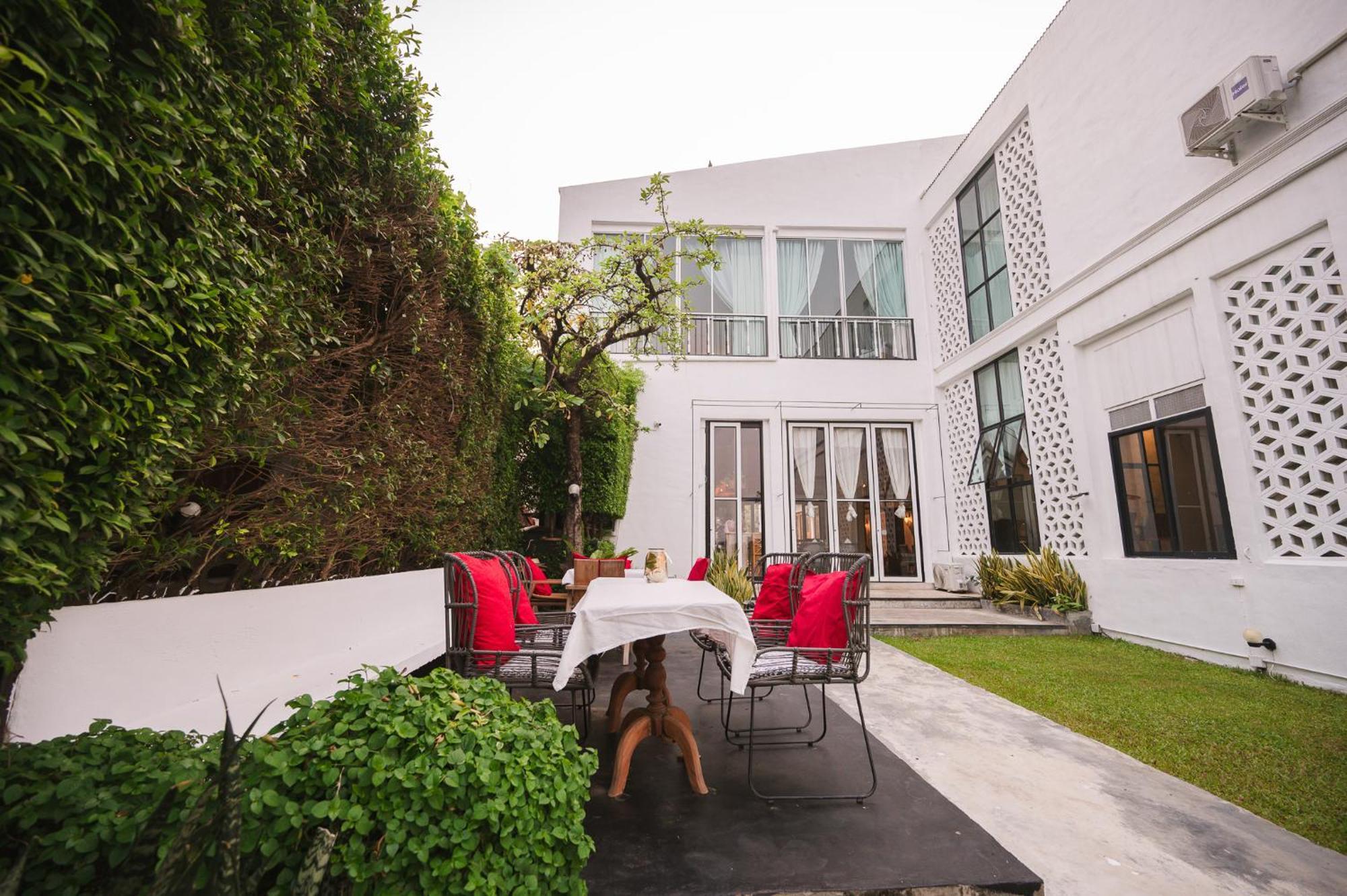 White Wall Riverfront Hotel Kamphaeng Phet Eksteriør billede
