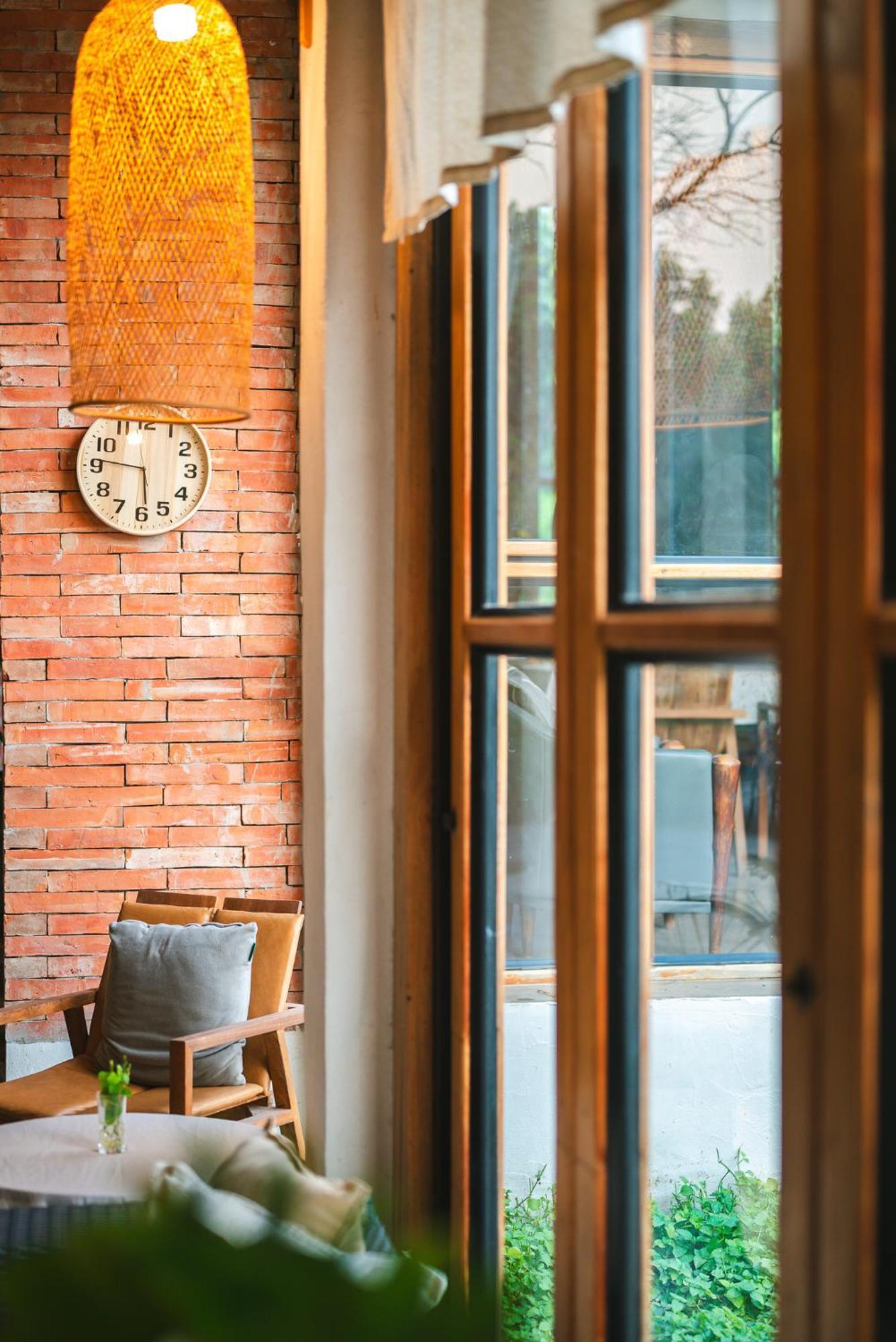 White Wall Riverfront Hotel Kamphaeng Phet Eksteriør billede