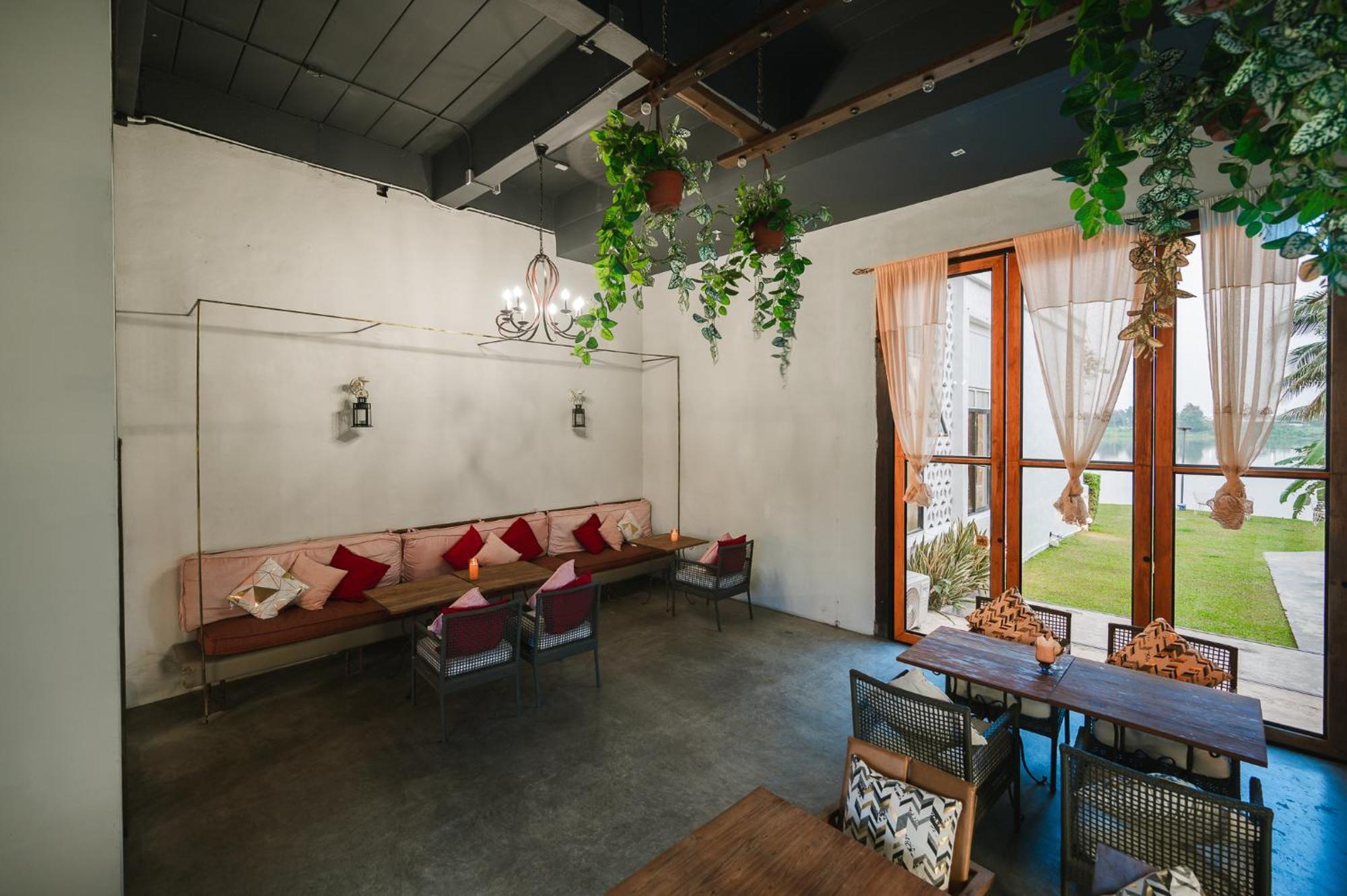 White Wall Riverfront Hotel Kamphaeng Phet Eksteriør billede