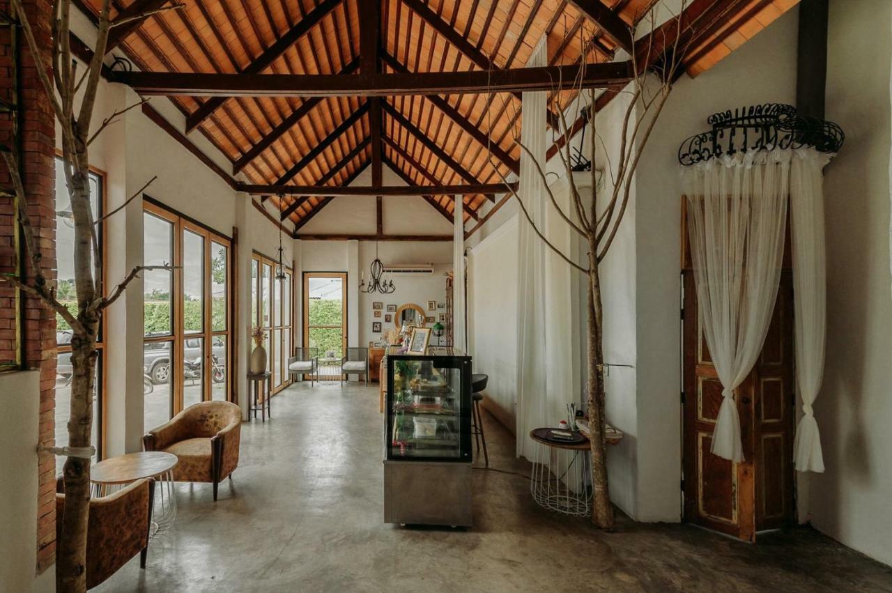 White Wall Riverfront Hotel Kamphaeng Phet Eksteriør billede