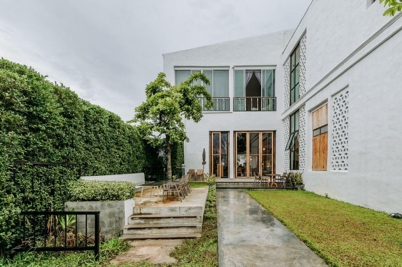 White Wall Riverfront Hotel Kamphaeng Phet Eksteriør billede